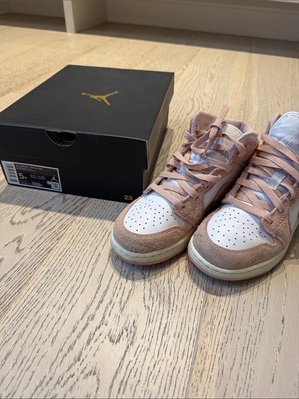 Jordan Low-Top Sneakers in Pink and White